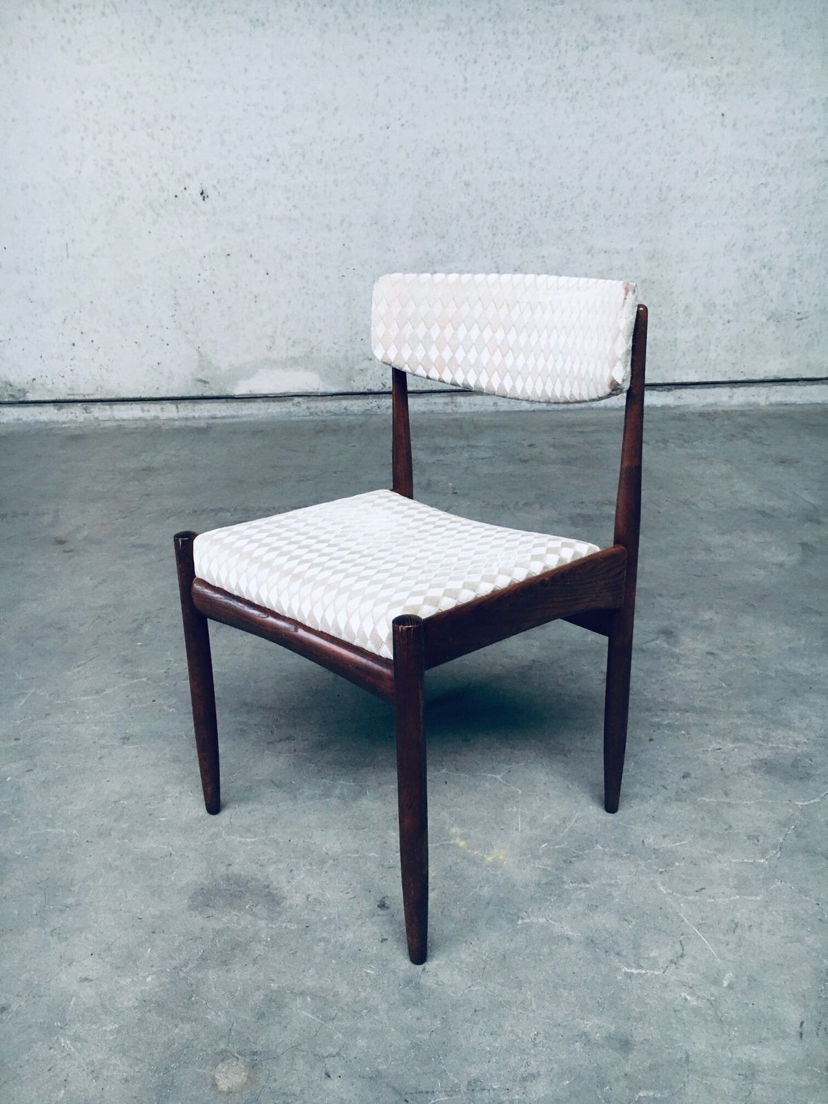 1984.0 Mid Century Modern Scandinavisch Design Teakhouten Eetkamerstoelen, Ca. Jaren 1960 photo