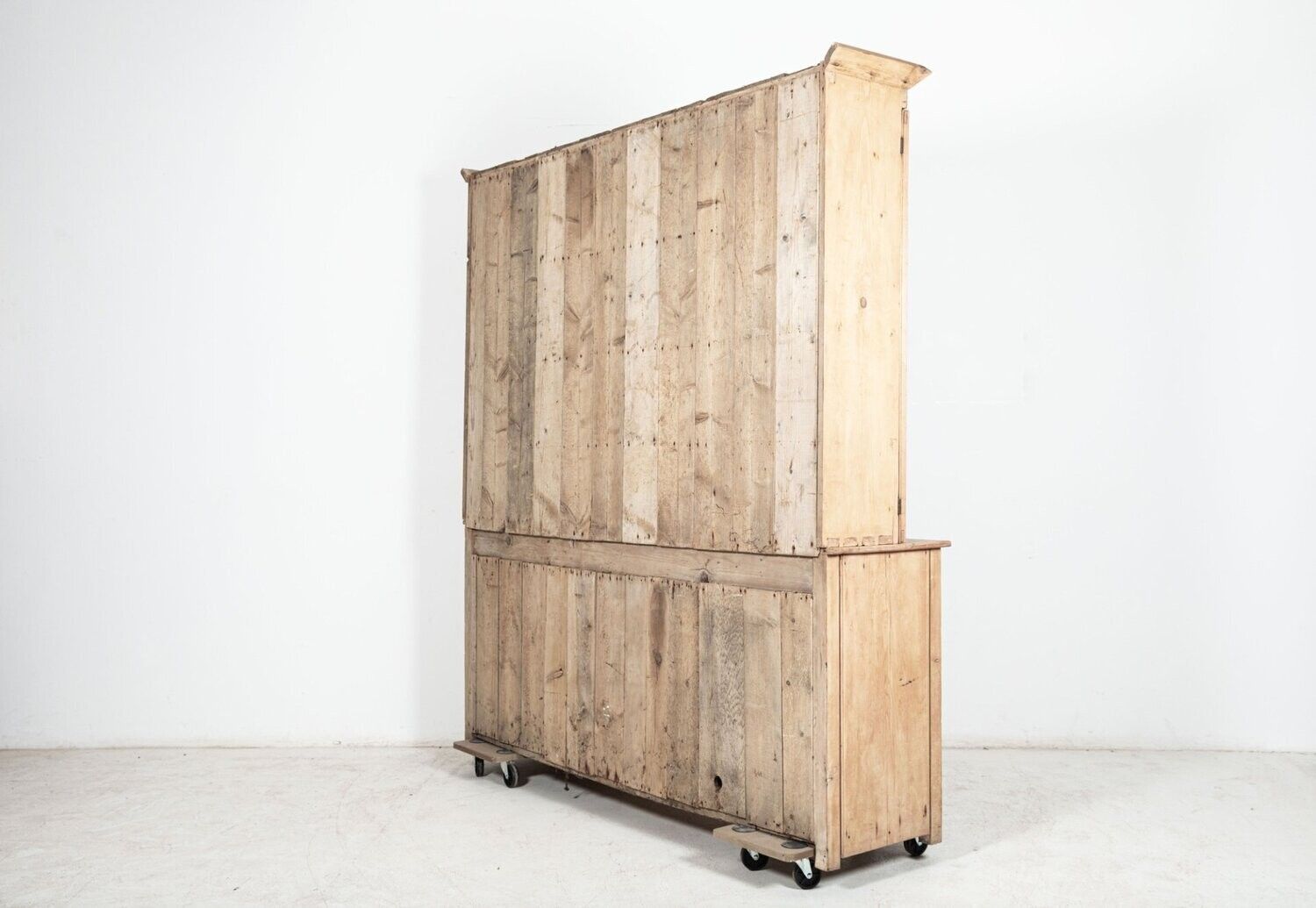photo vinterior Large 19thc English Glazed Inverted Breakfront Pine Dresser