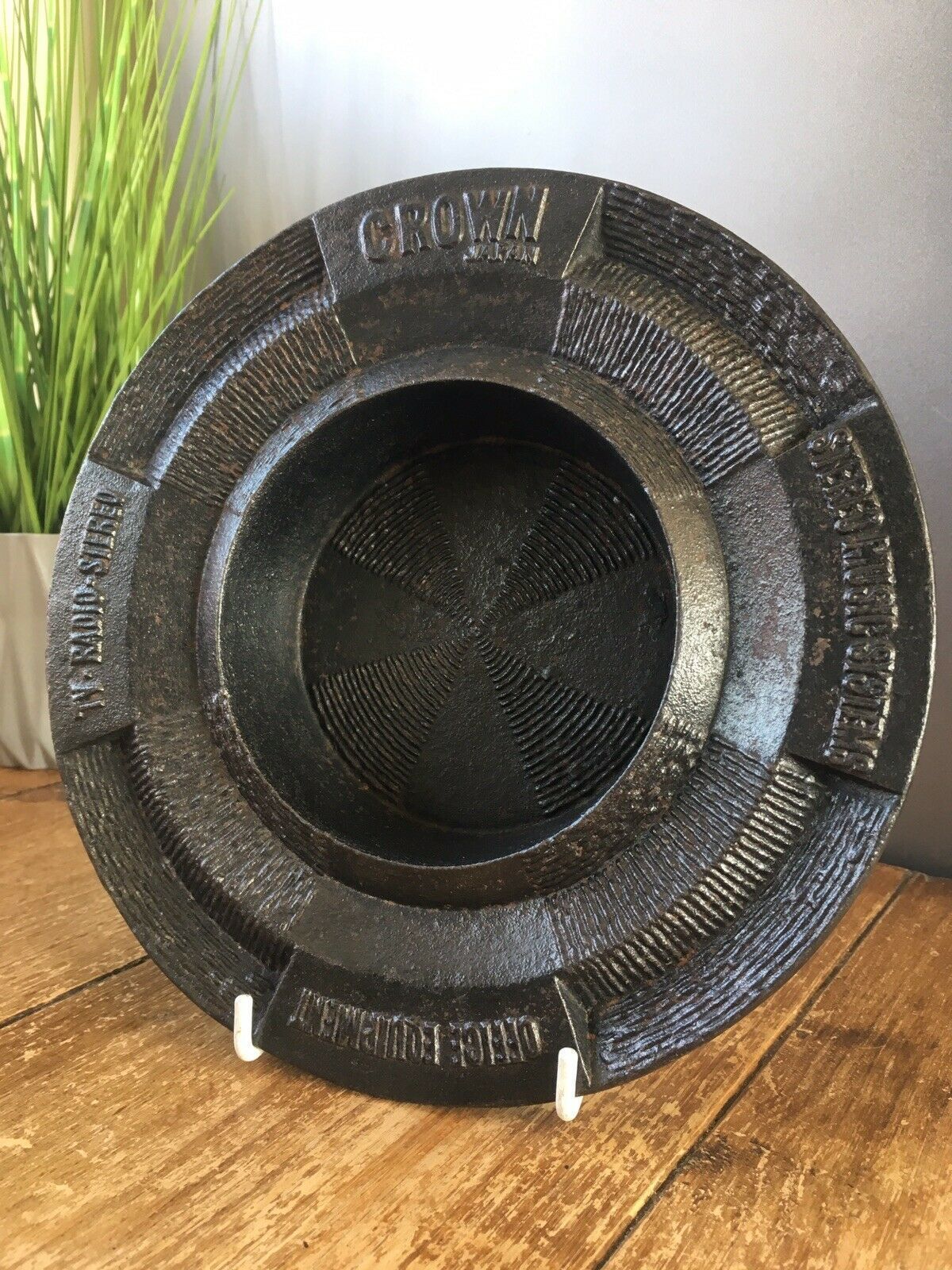 C1948 70 Crown Electricals Japan Cast Iron Stereo Tv Radio Advertising Dish Bowl