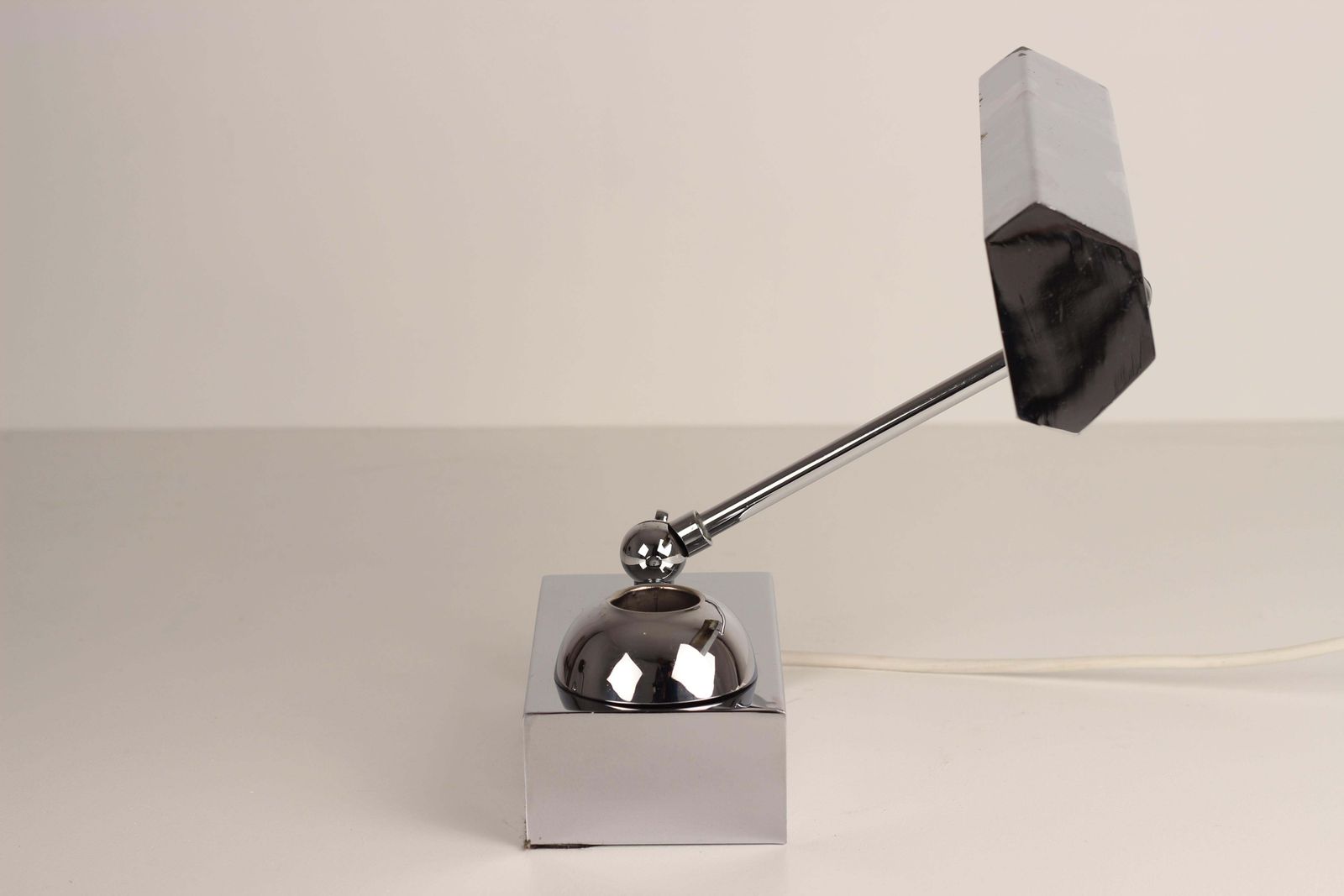 870.0 Art Deco Adjustable Chrome Bankers Desk Light With Inkwell Or Pen Desk Tidy 1920 photo