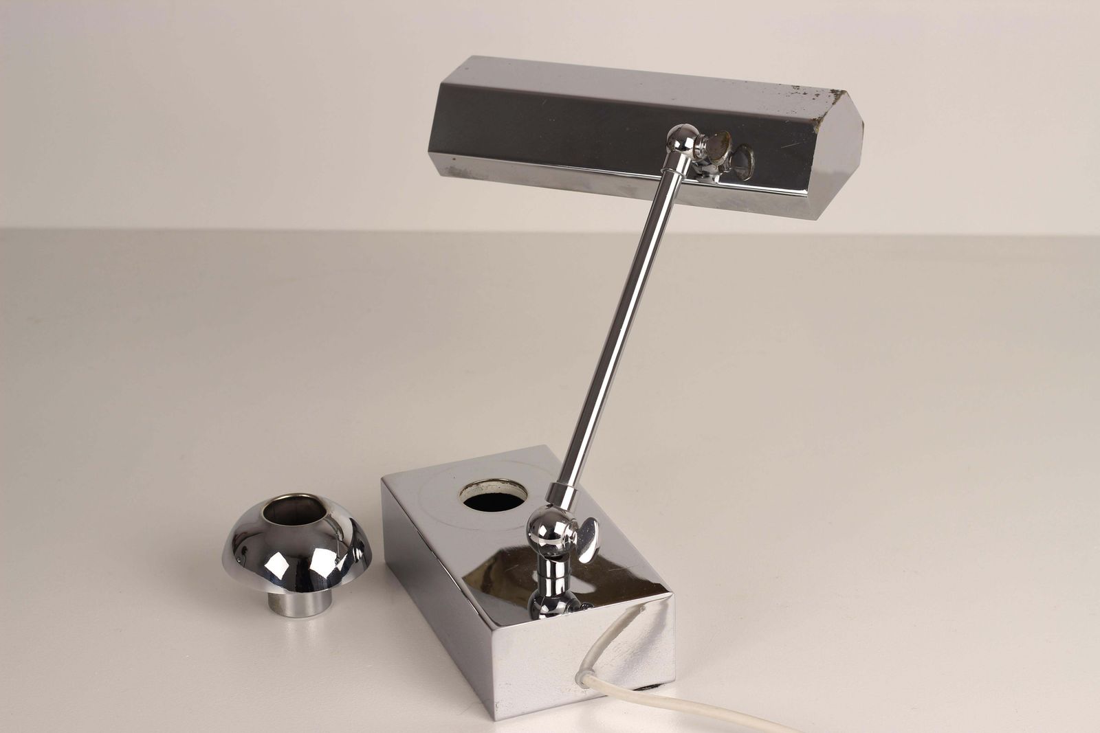 photo vinterior Art Deco Adjustable Chrome Bankers Desk Light With Inkwell Or Pen Desk Tidy 1920