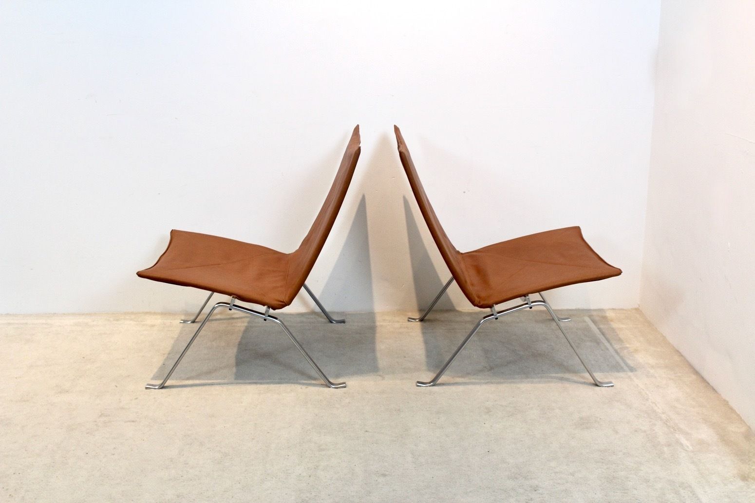 Cognac Leather Pk22 Chairs By Poul Kjærholm For E. Kold Christensen photo vinterior