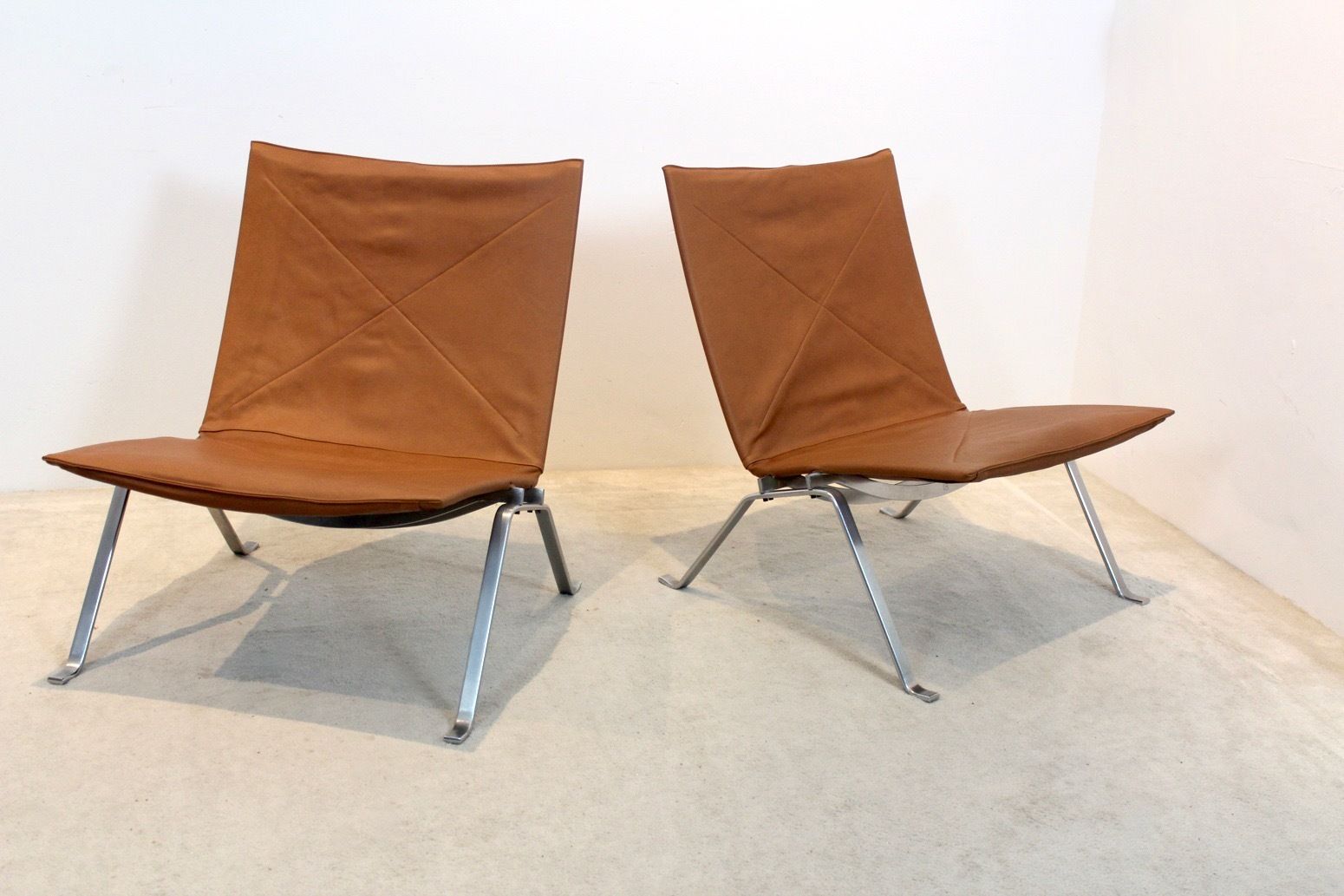 photo furniture Cognac Leather Pk22 Chairs By Poul Kjærholm For E. Kold Christensen