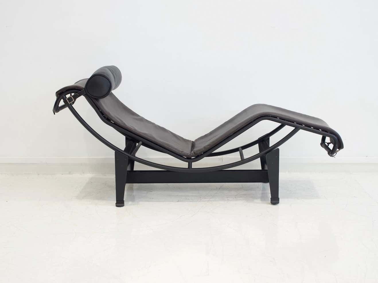 Cassina Lounger Lc4 By Le Corbusier, Charlotte Perriand And Pierre Jeanneret photo for sale