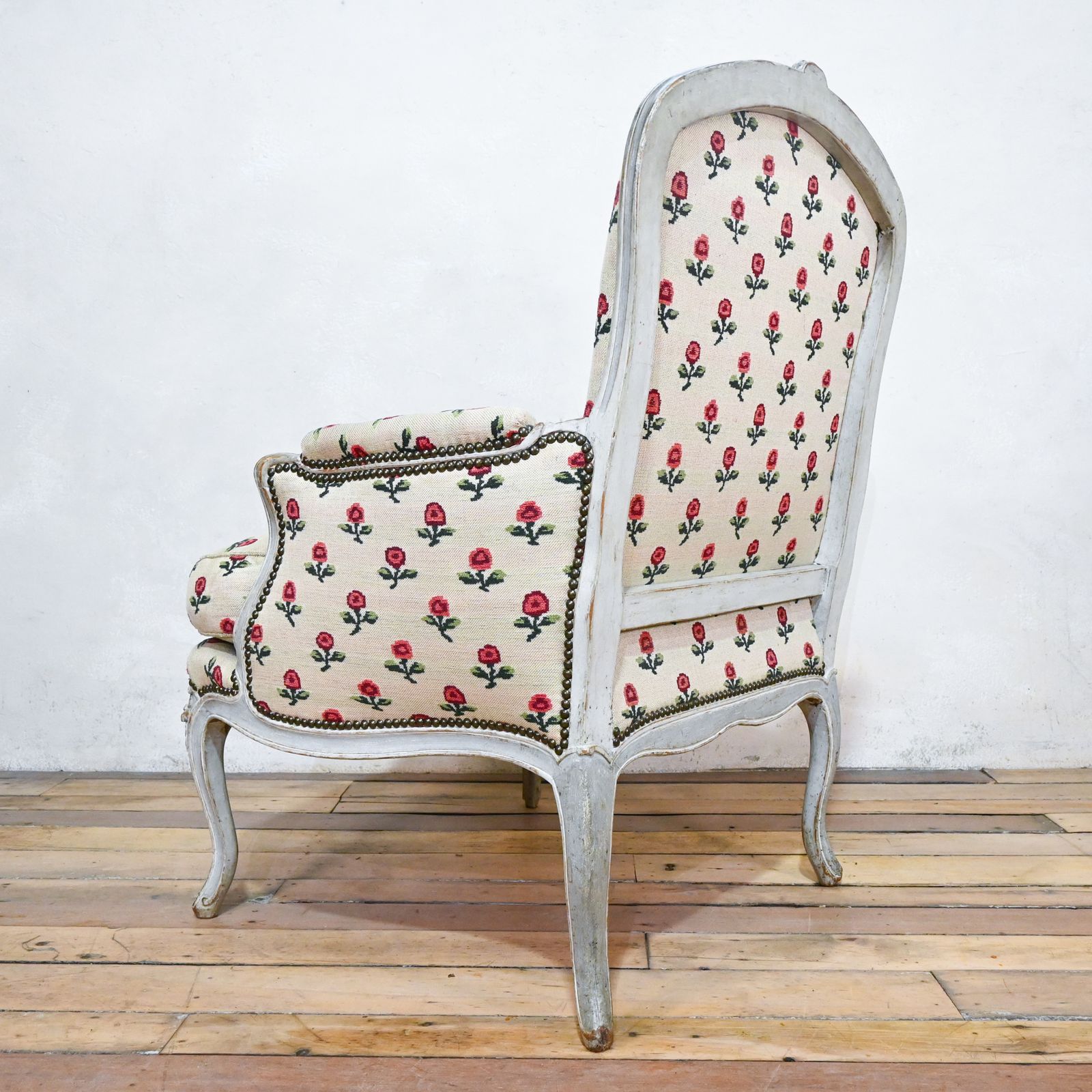 Louis XV Grey Painted Armchair   Jean Baptiste Lebas photo vinterior