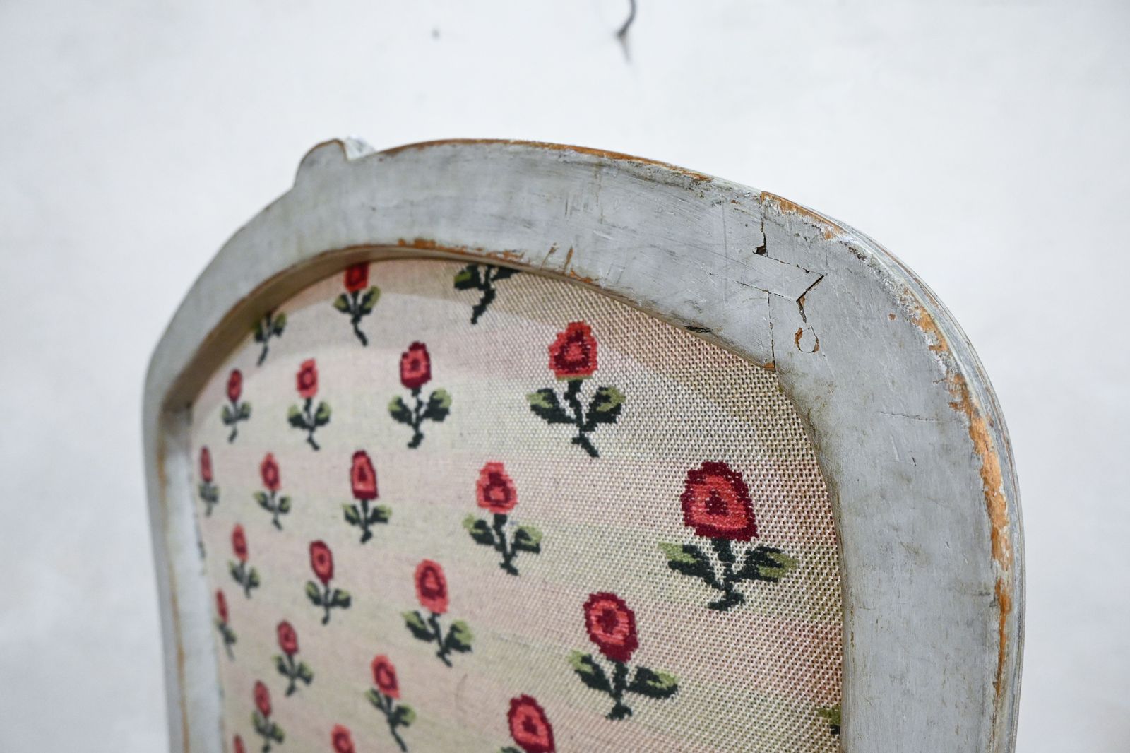 photo vinterior Louis XV Grey Painted Armchair   Jean Baptiste Lebas