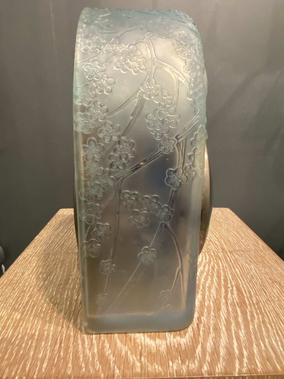 A Lalique 2 Colombes Opalescent R.Lalique Clock photo vinterior
