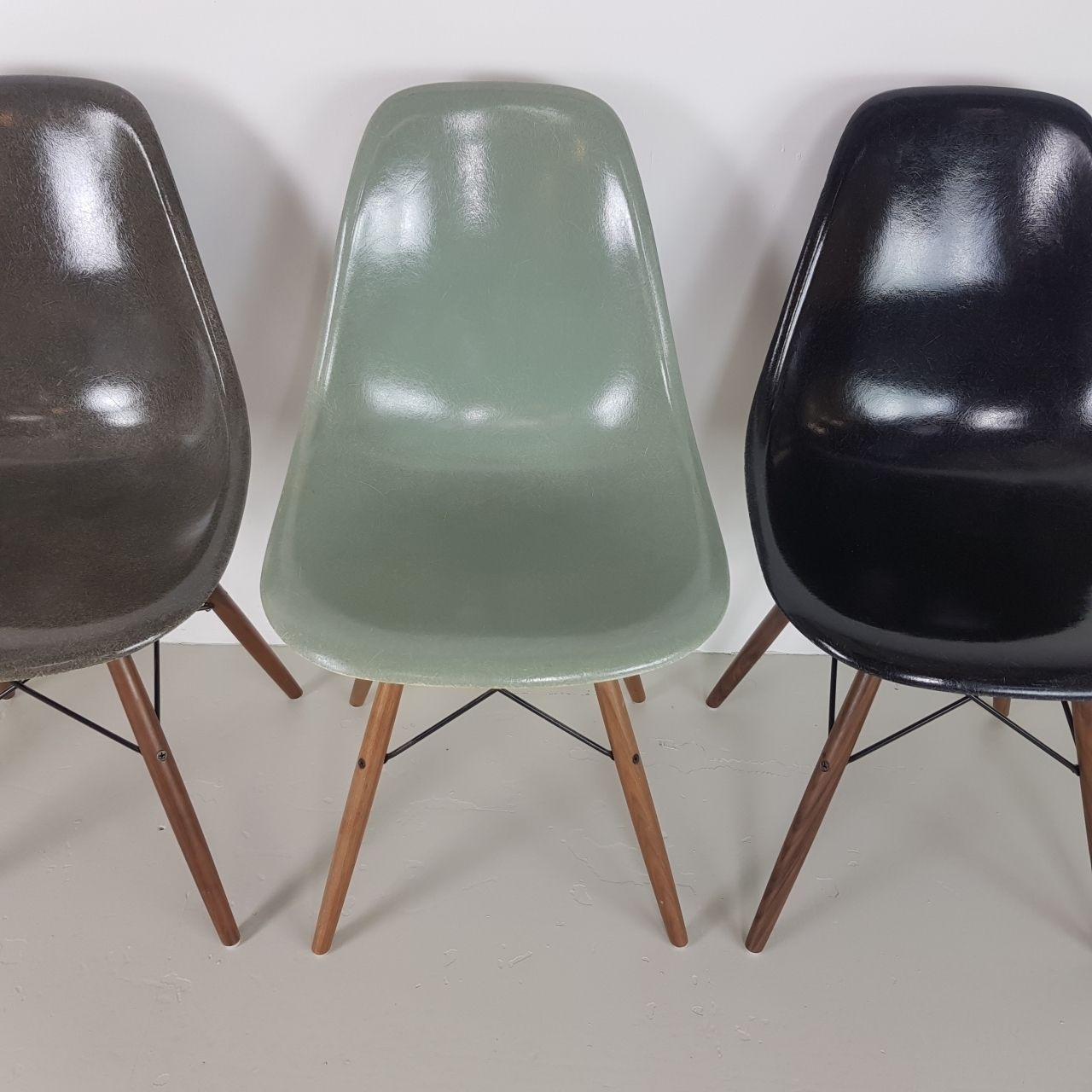 Eames Herman Miller Dsw Side Chairs In Light Greige / Elephant Grey / Seafoam Green / Black photo 2515.5