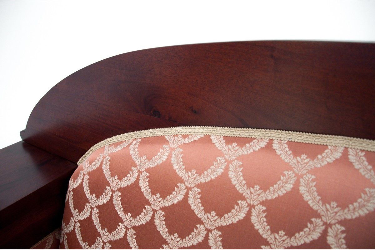 Antique Sofa, Northern Europe, Turn Of The 19th And 20th Centuries. photo vinterior