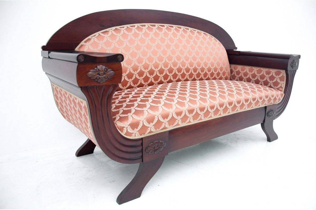 photo vinterior Antique Sofa, Northern Europe, Turn Of The 19th And 20th Centuries.