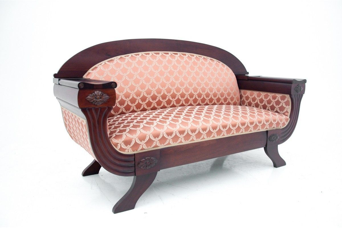 photo vintage Antique Sofa, Northern Europe, Turn Of The 19th And 20th Centuries.