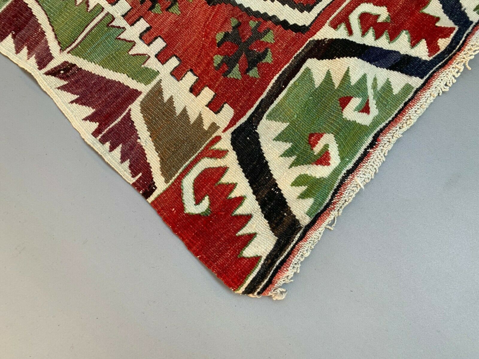 Vintage Turkse Kilim 348x154 cm Wollen Kelim Vloerkleed Groot Rood, Zwart, Groen photo vinterior