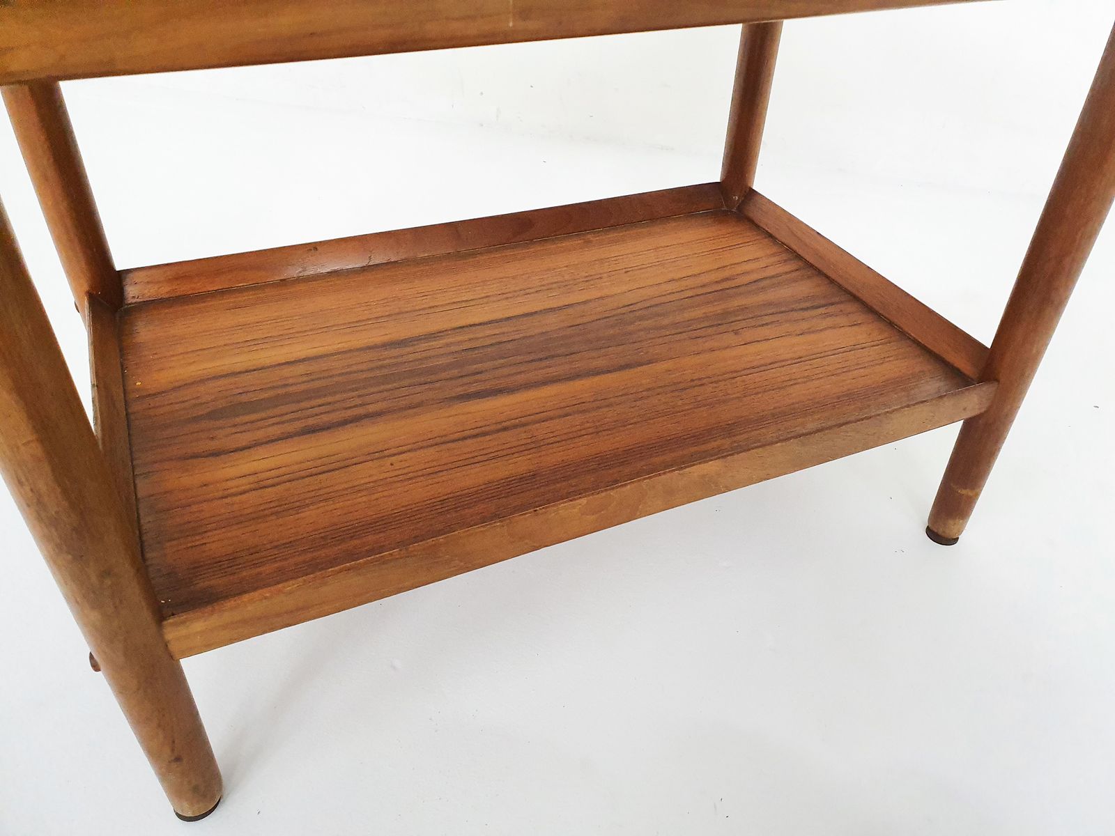 photo furniture Grete Jalk Voor Poul Jeppesen, Inklapbare Bijzettafel, Denemarken, Ca. Jaren 1960
