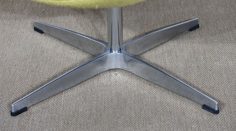 1462.6 Swan Armchair, After A. Jacobsen – 1970s photo