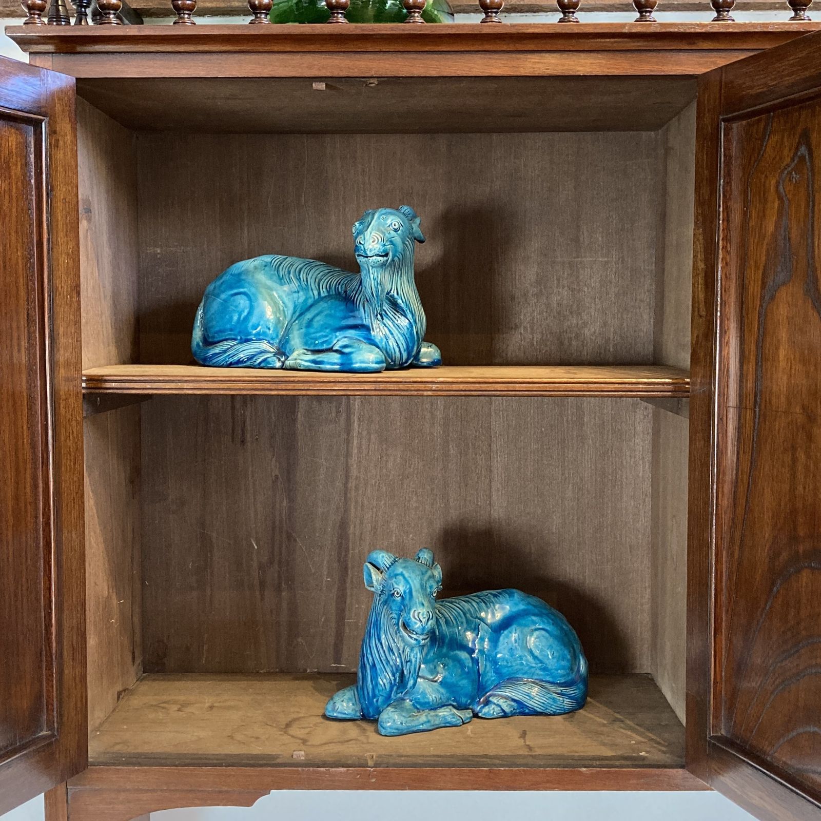 Aesthetic Movement Anglo – Japanese Walnut Hanging Cabinet, Circa 1880 photo vinterior