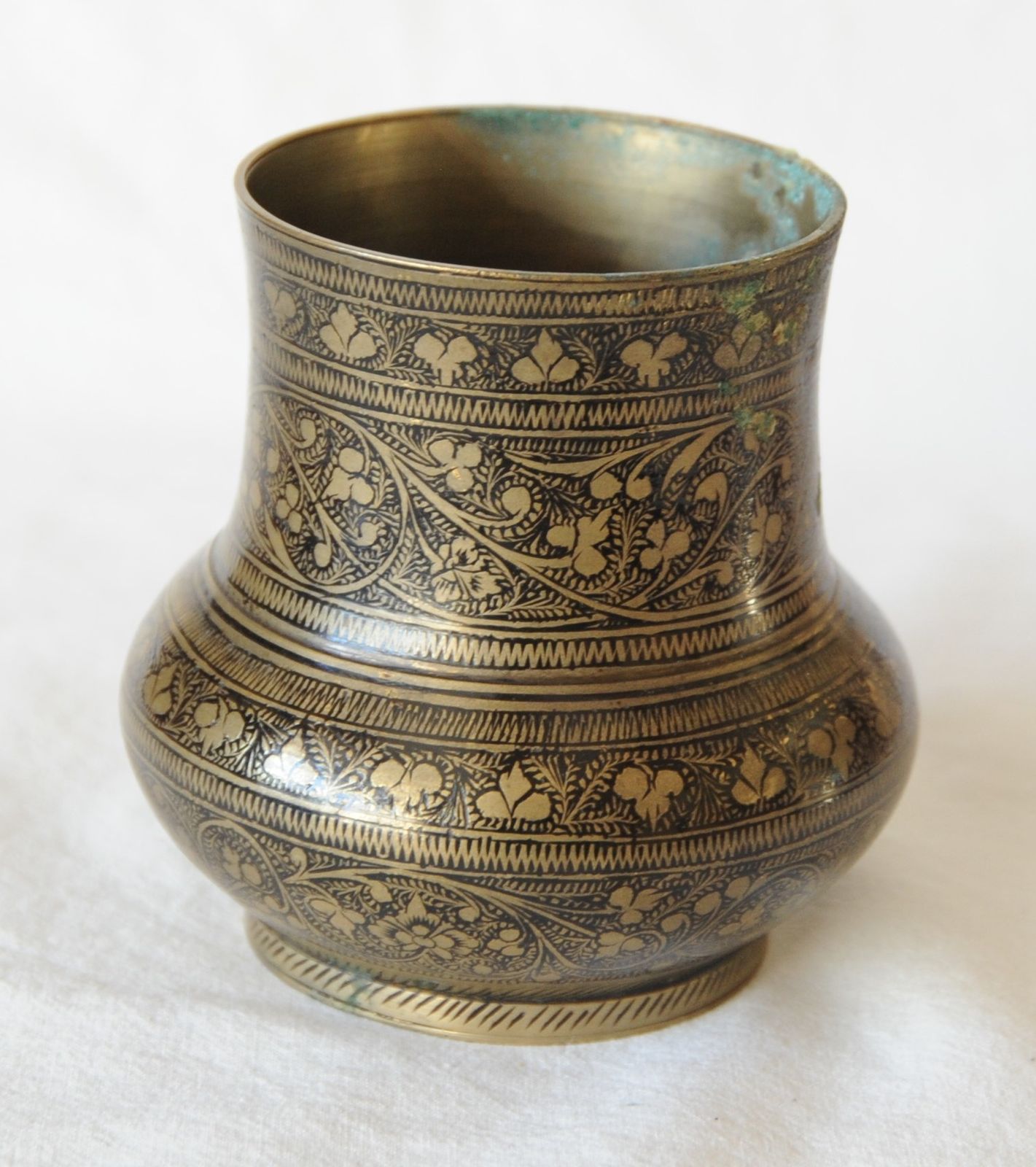 photo furniture Antique Engraved Indian Brass Vase
