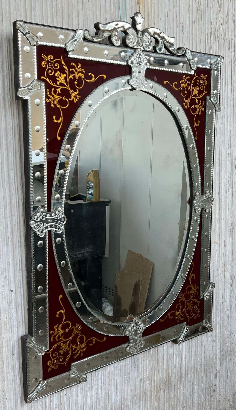 Miroir vénitien à fronton, verre grenat orné de fleurs, 1880-1900 photo furniture