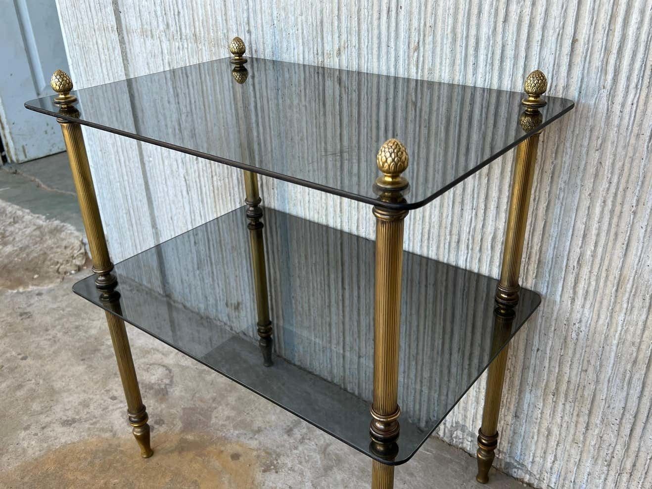 Table basse Hollywood Regency en bronze avec plateau en verre fumé, début du XXe siècle photo vintage