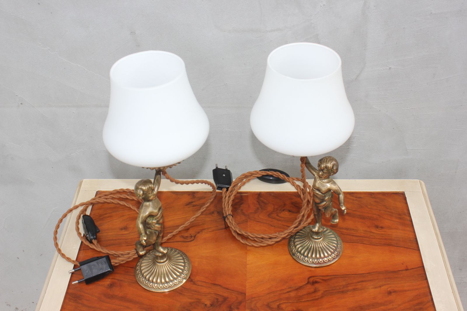 photo furniture Brass Cherub Bedside Lamps Pair Baroque Table Lamps With White Glass Shades