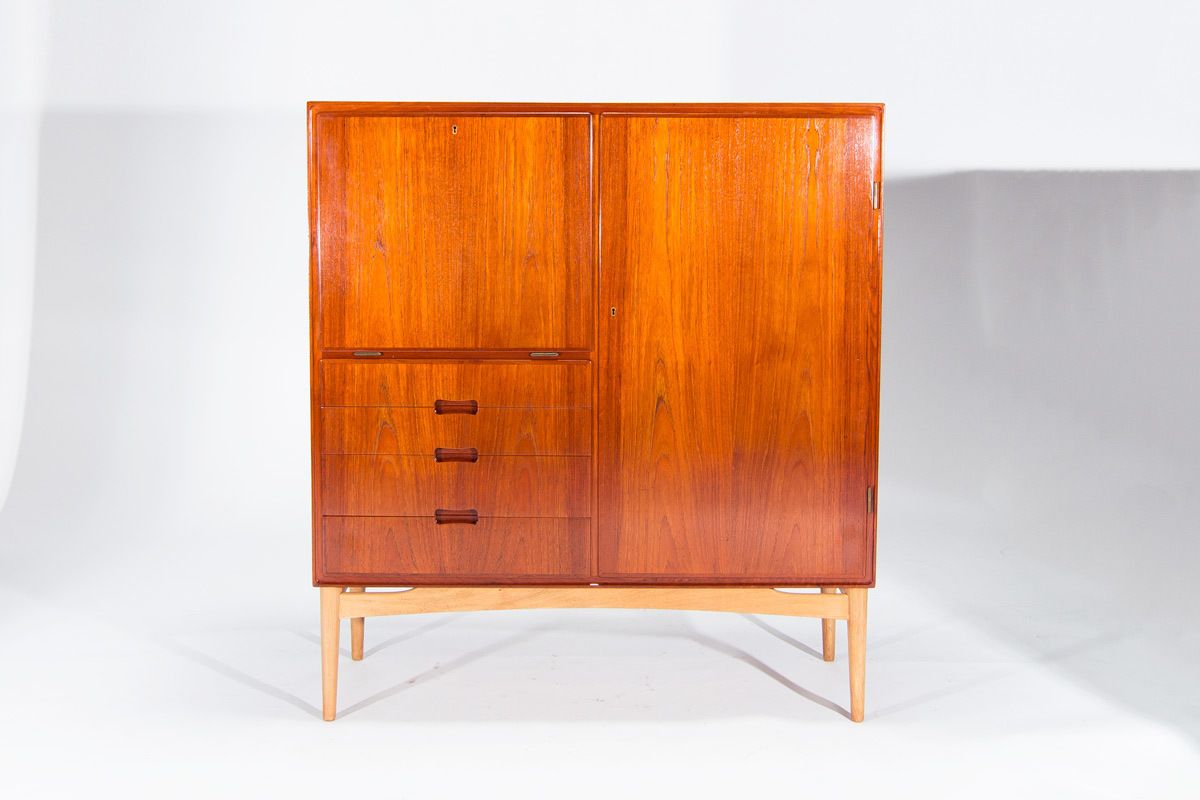 Mid Century Teak & Oak Cabinet, Danish Scandinavian Design 1950’s photo vintage