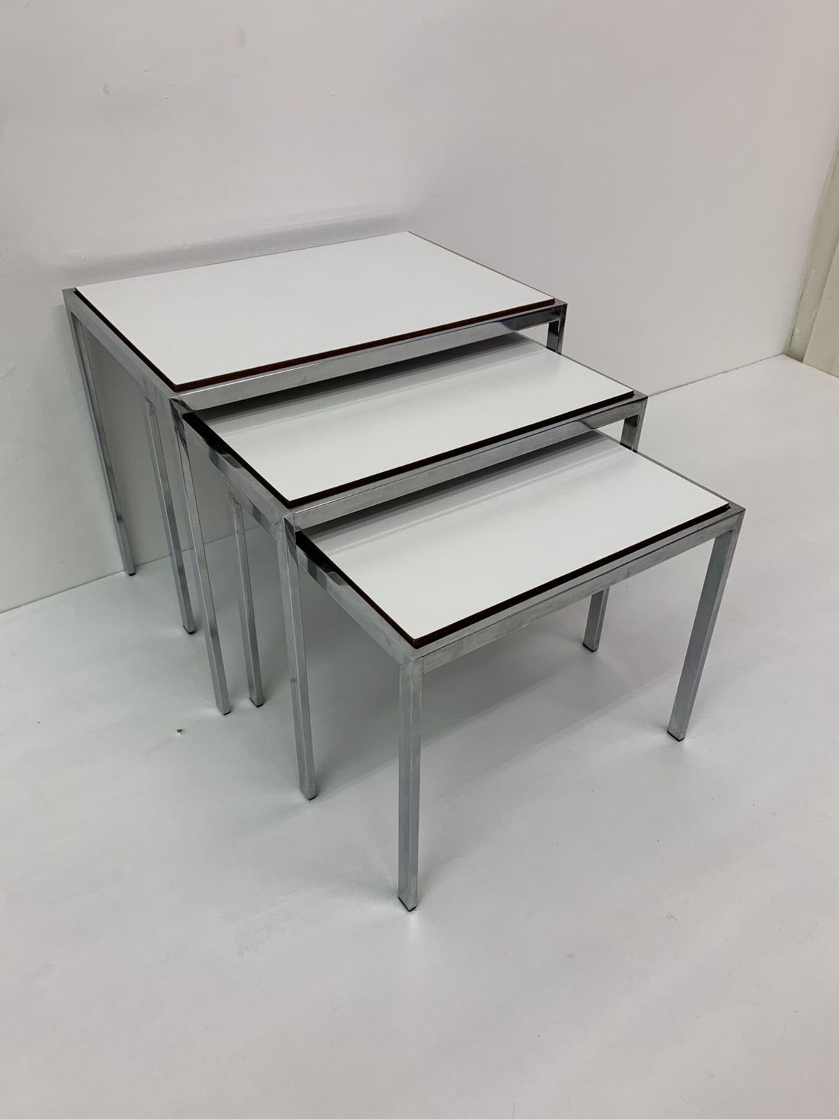 photo buy Set Nesteltafels Met Omkeerbaar Blad Van Cees Braakman Voor Pastoe, Jaren 1970