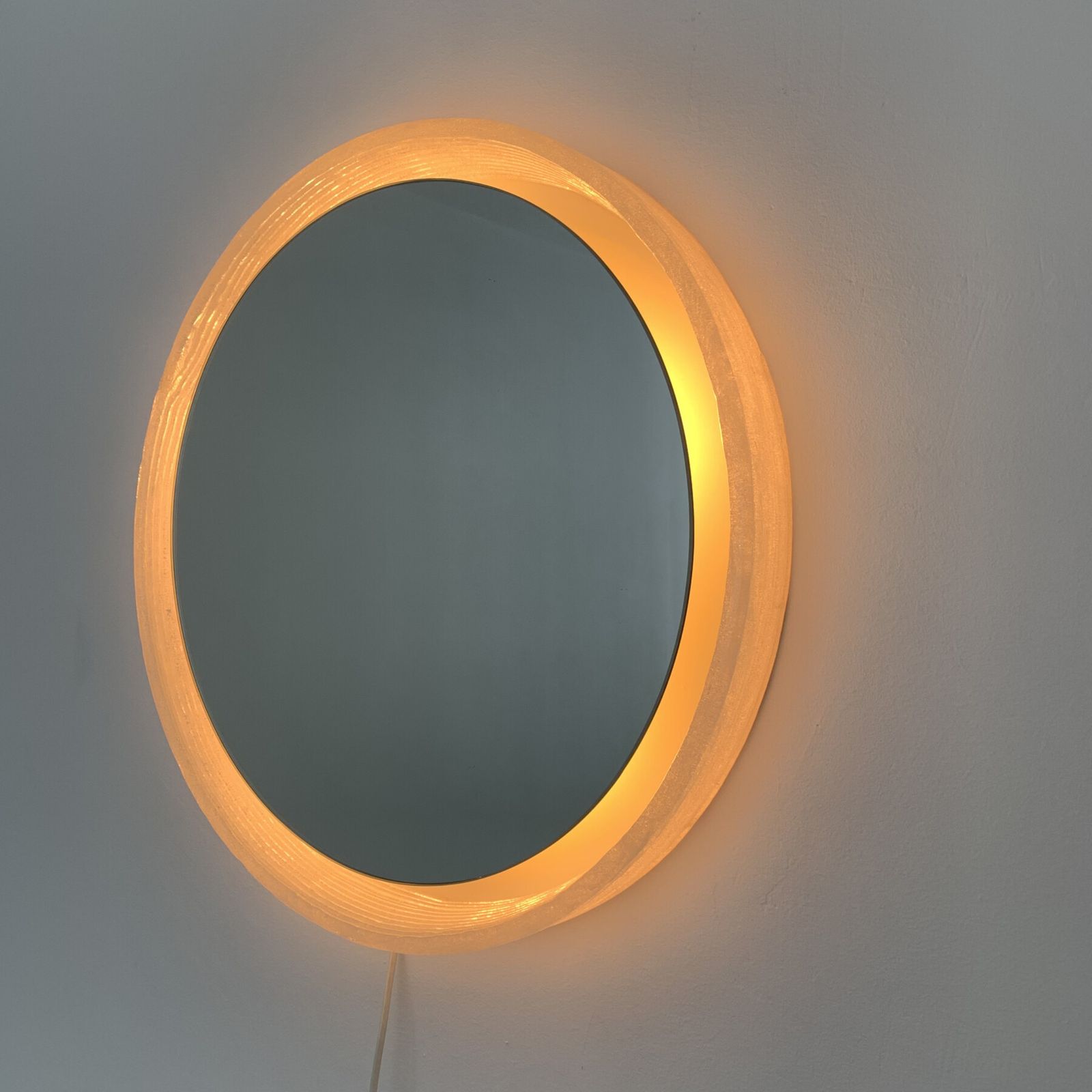 Hillebrand Lucite Spiegel Met Achtergrondverlichting, Jaren 1970 photo vintage