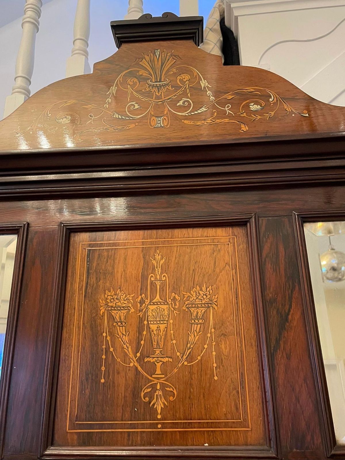 photo vintage Outstanding Quality Antique Victorian Rosewood Inlaid Side Cabinet
