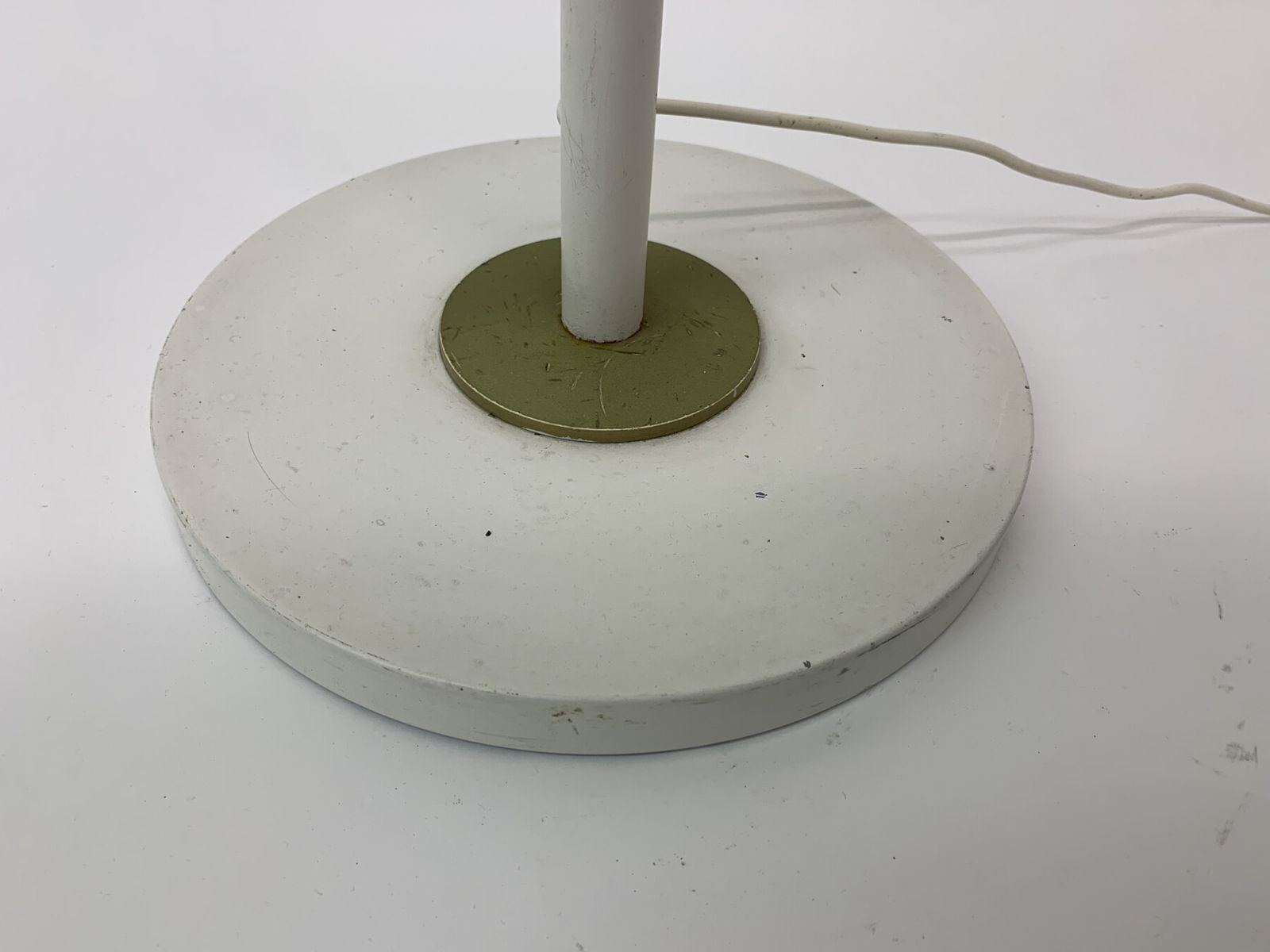photo for sale Vintage Wit Gouden Vloerlamp Met Glazen Bol, Jaren 1970