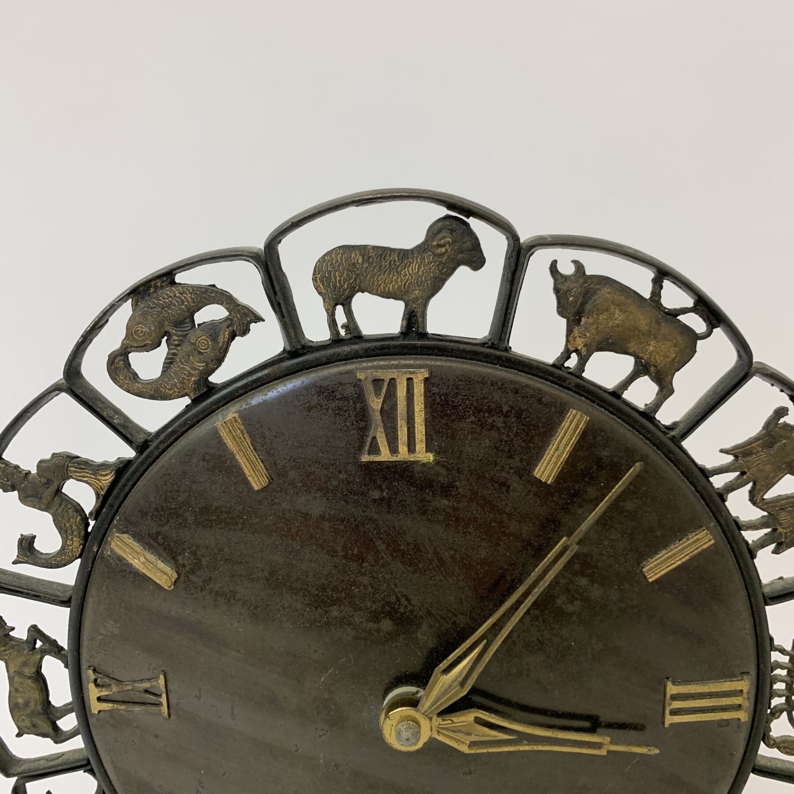 Junghans Modernist Zodiac Clock, Jaren 1970 photo Woonaccessoires
