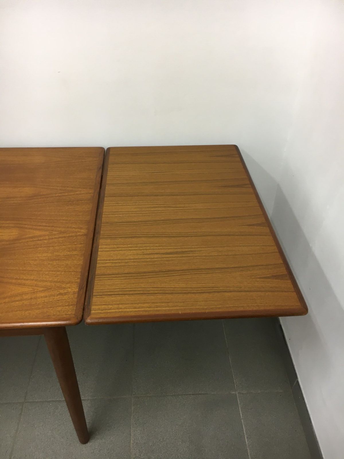 photo furniture Mid Century Design Farstrup Danish Design Eettafel, Jaren 1960