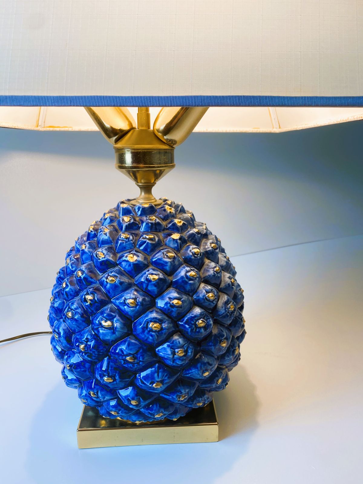 Mid Century Italiaanse Keramische Ananаslamp photo vinterior