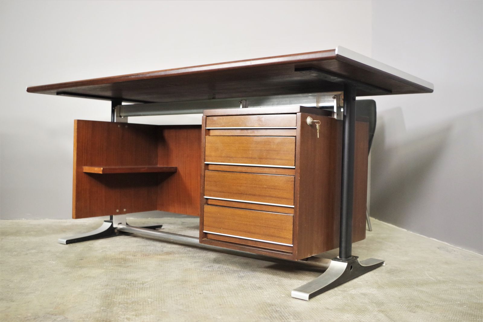 photo vinterior Desk Set And 2 Fantoni Chairs, 60s