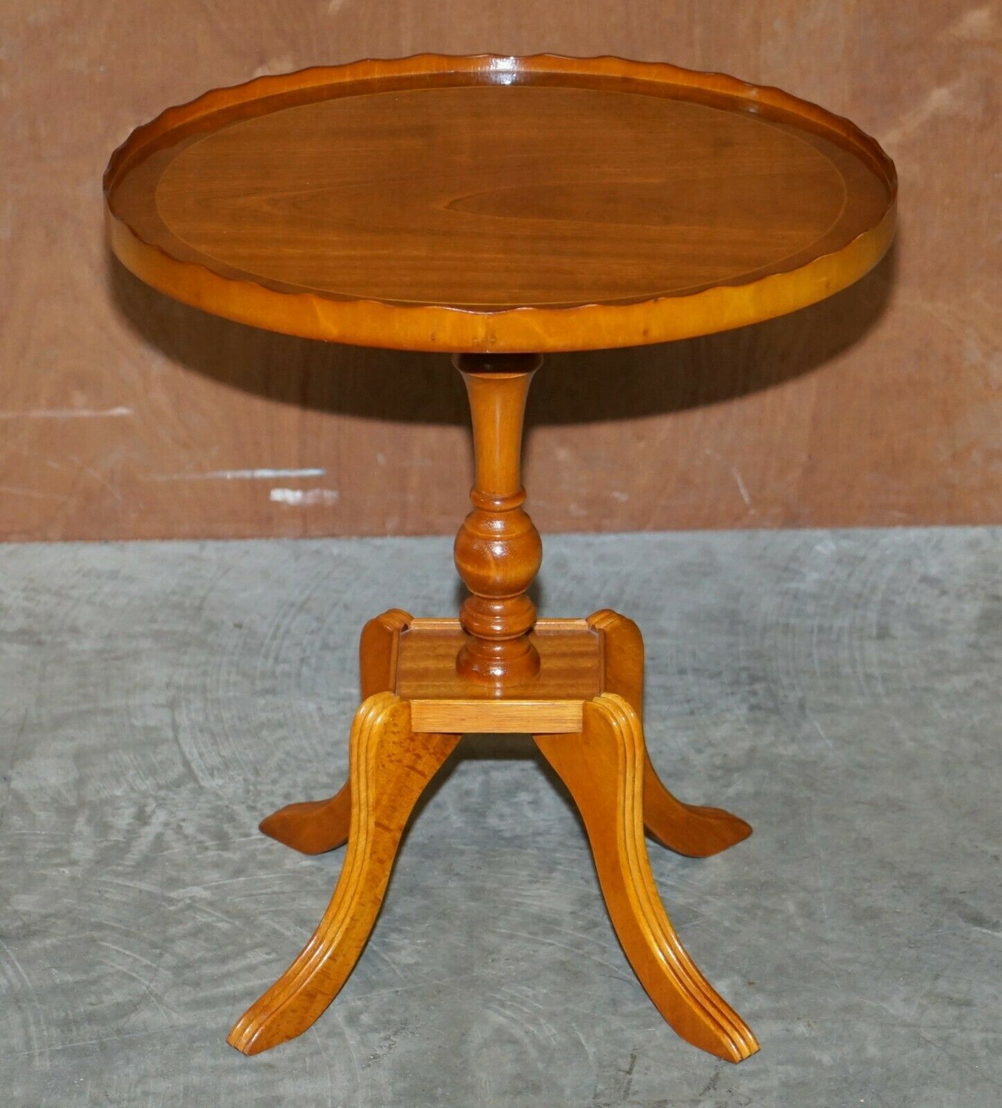 Sublime Mahogany Wood Beresford & Hicks Side End Lamp Table With Gallery Rail photo for sale