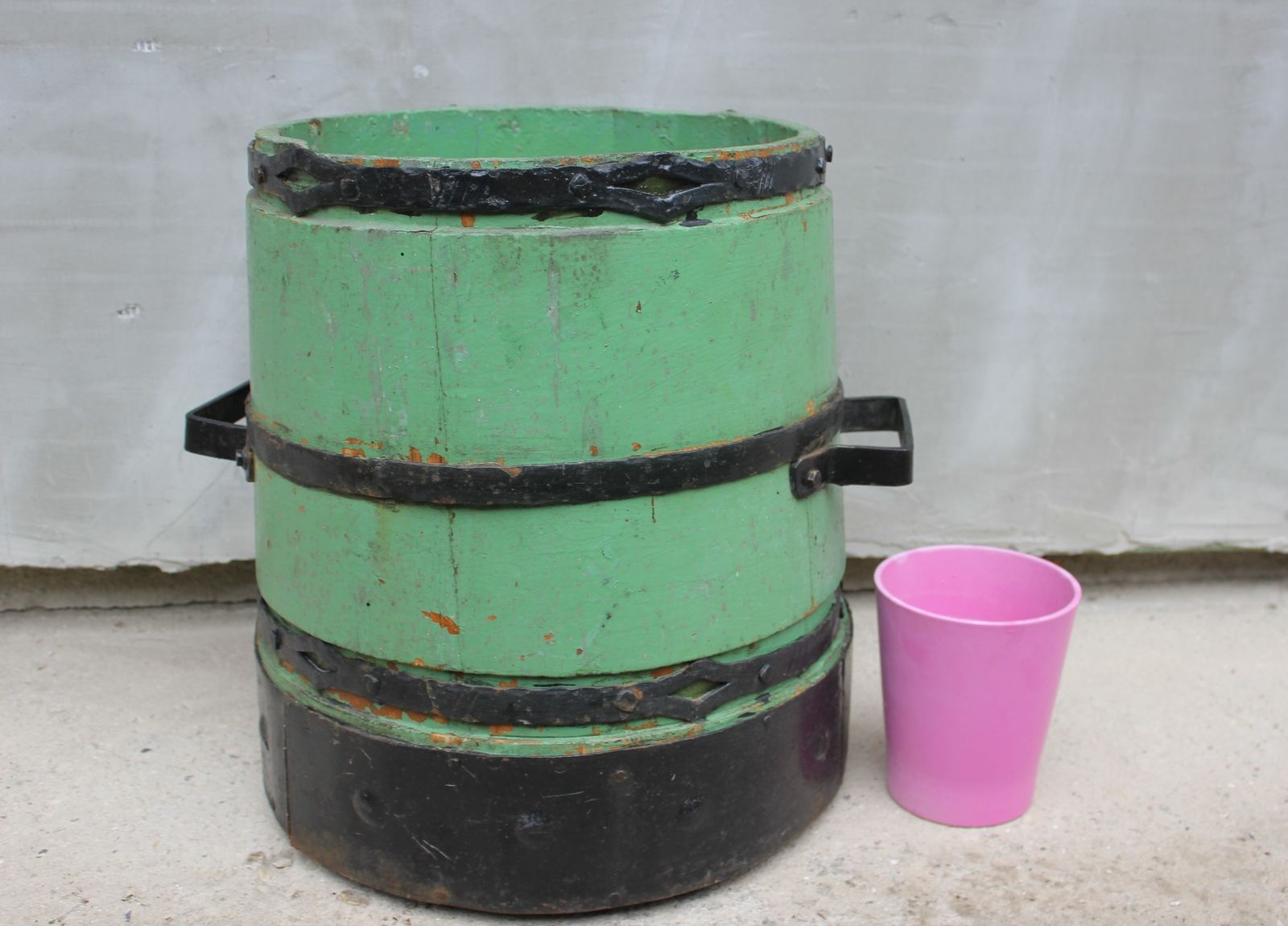 Vintage Wooden Tub Planters Wine Barrel Classic Pail Tub For Home And Garden photo for sale