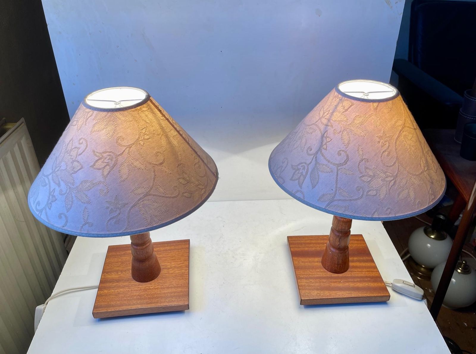 Scandinavische Mid-Century tafellampen in teak photo for sale