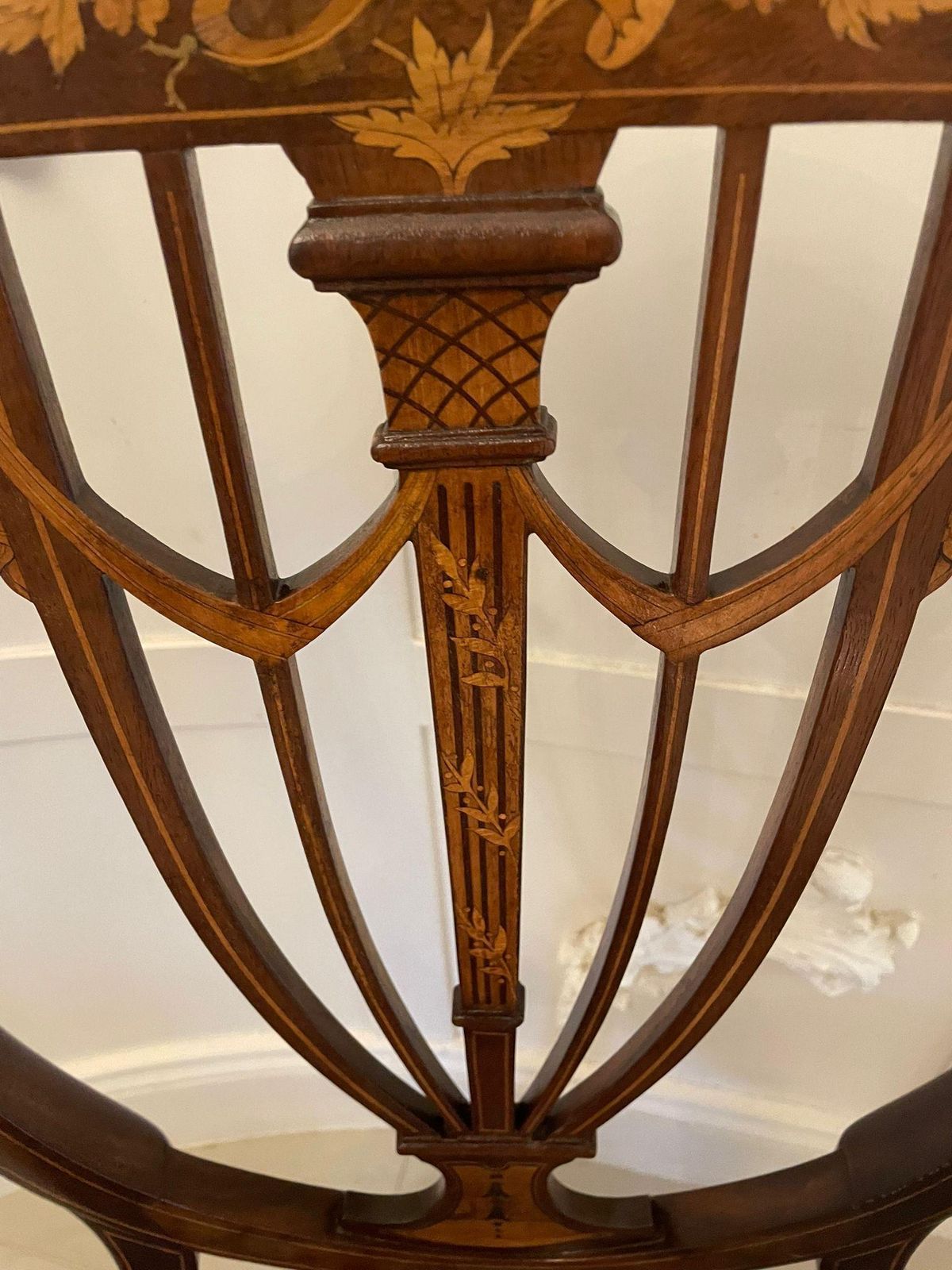 photo furniture Fine Quality Antique Mahogany Inlaid Desk Chair