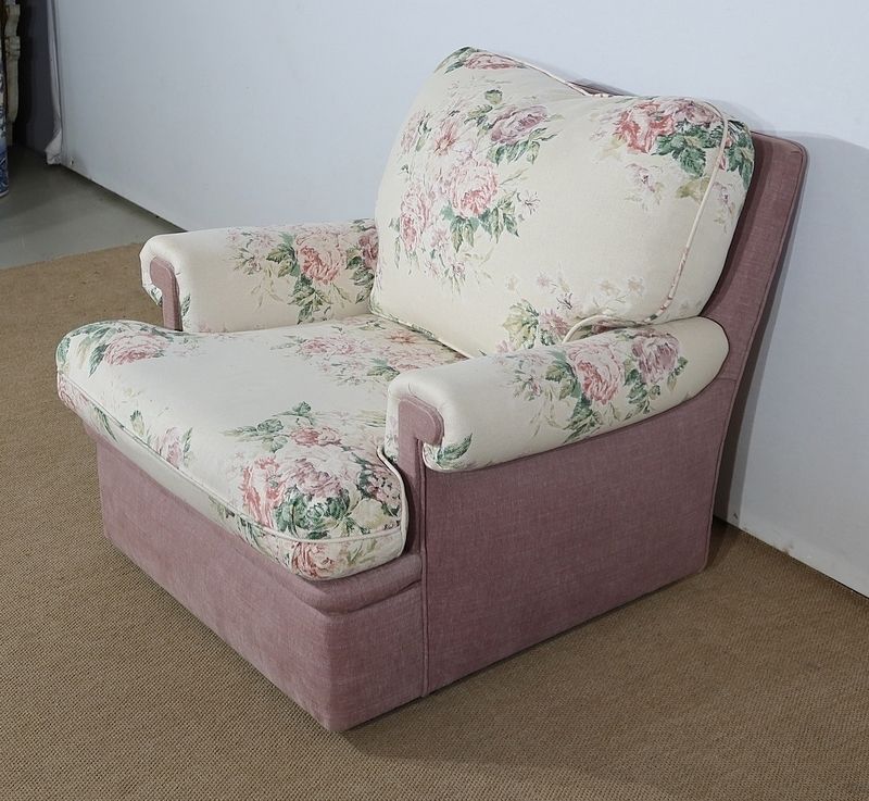 photo furniture Pair Oflounge Armchairs, English Spirit , 20th Century