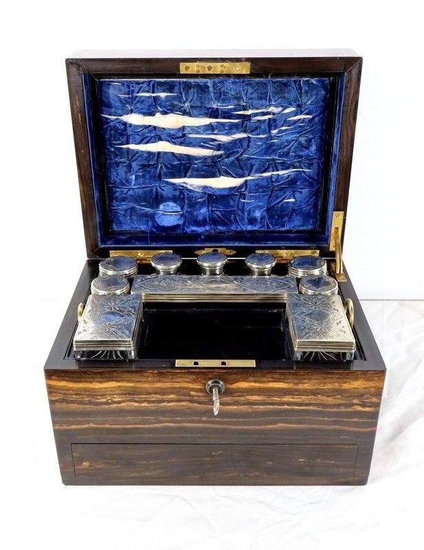 photo vinterior Toilet Box Signed "John Bagshaw & Sons", England   2nd Part Of The 19th Century