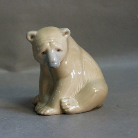 Bear Seated. Lladro Porcelain Figure. Spain 1972.