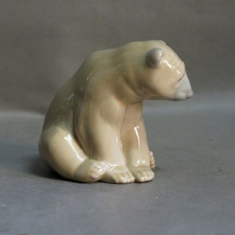 Bear Seated. Lladro Porcelain Figure. Spain 1972. photo for sale