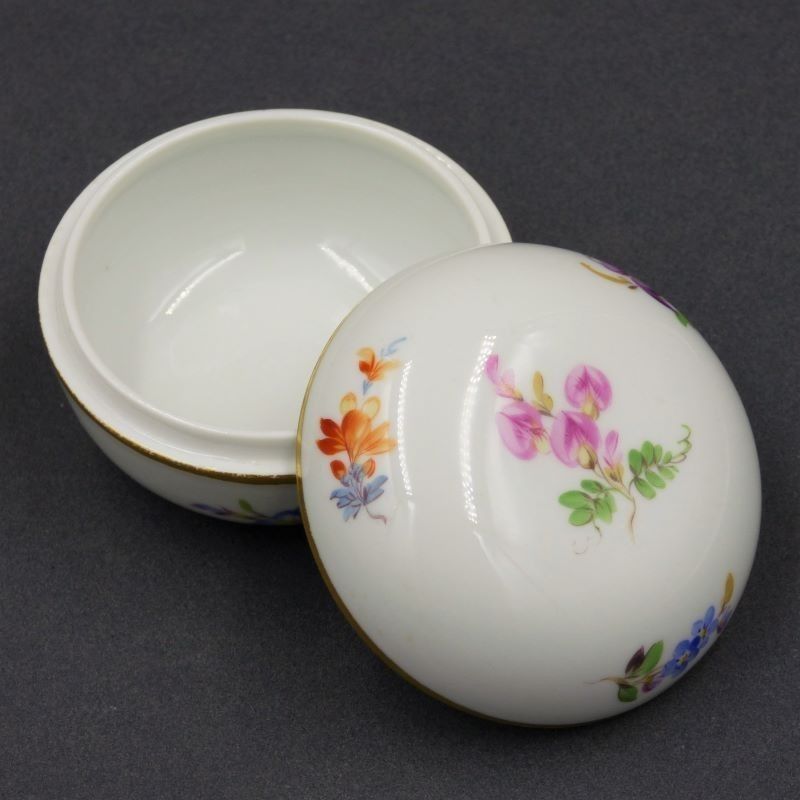 Porcelain Box With Fine Flower Painting By Meissen. 1900   1920 photo for sale