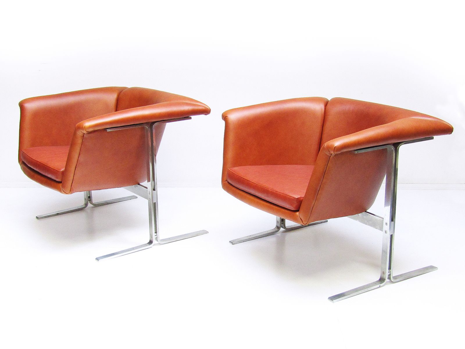 Two Space Age "042" Chairs By Geoffrey Harcourt For Artifort photo for sale
