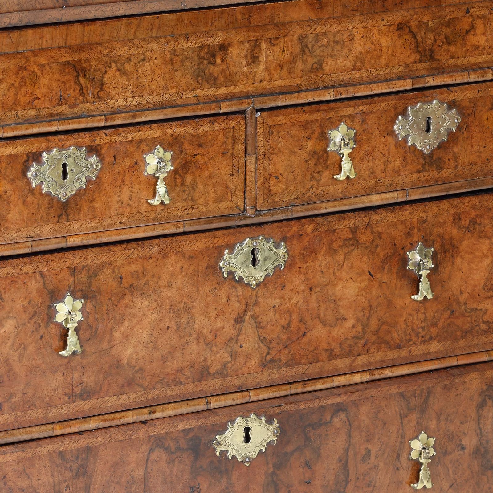 Queen Anne Burr Walnut Bureau, 1700s photo 15400.0