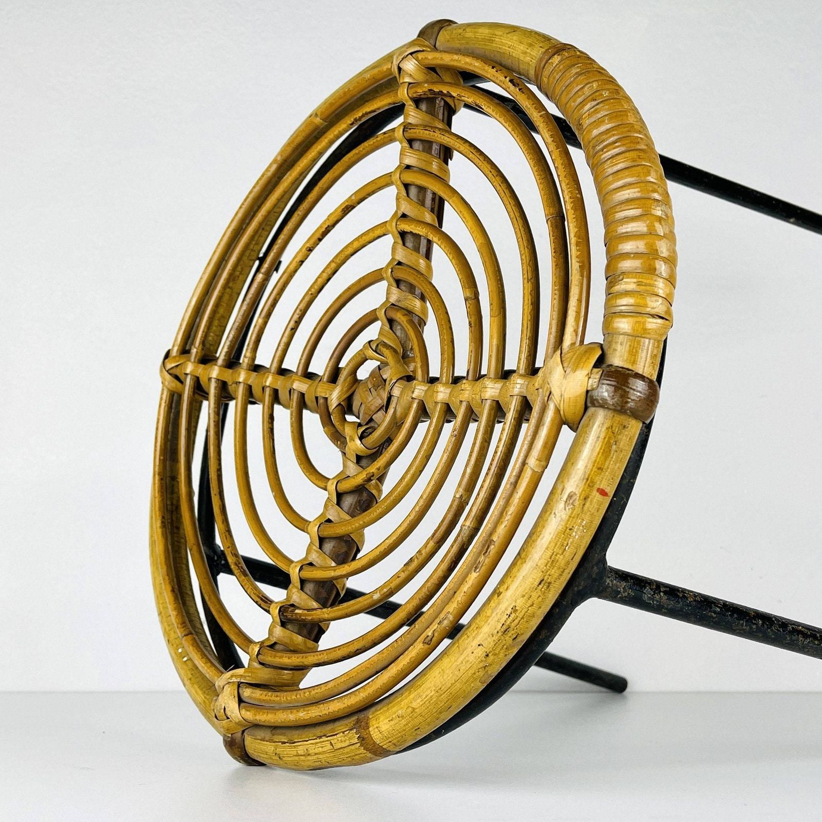 Vintage Bamboe Metalen Kruk Italië Ca. Jaren 1950 – Mid Century Modern Design Italiaans Rattanmeubilair photo furniture