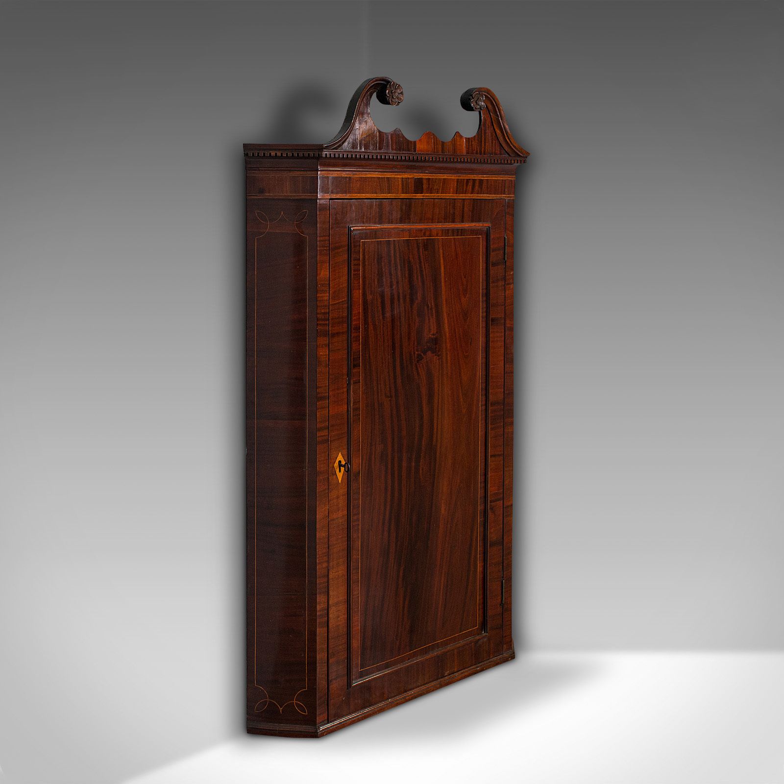 Antique Corner Cabinet, English, Flame Mahogany, C.1760 photo 1950.0