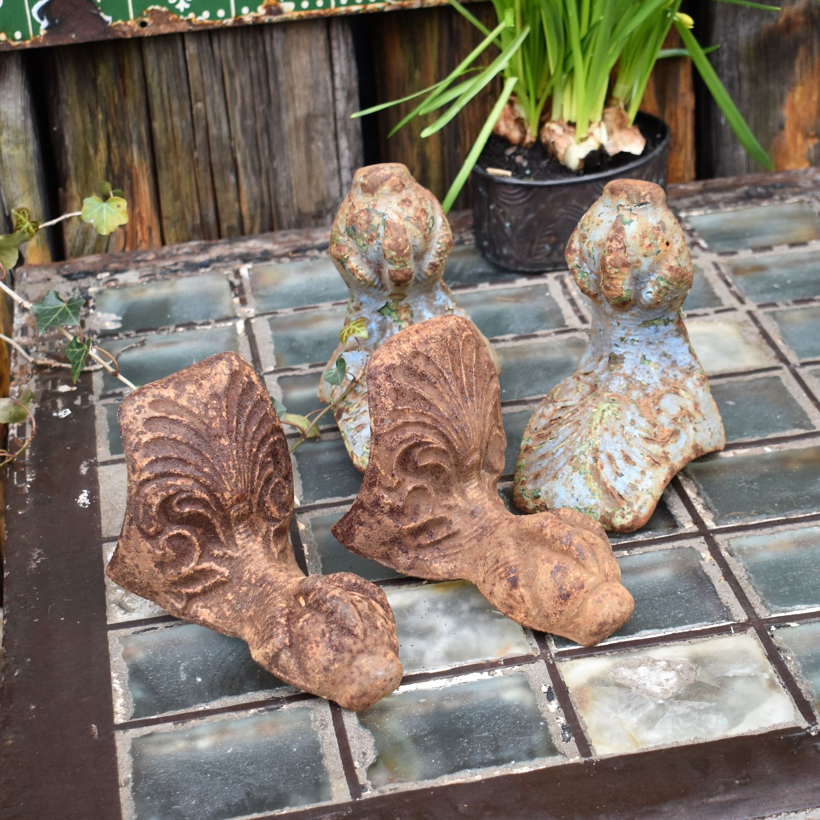 Antique Victorian Original Cast Iron Claw And Ball Feet Salvaged Roll Top Bath photo for sale