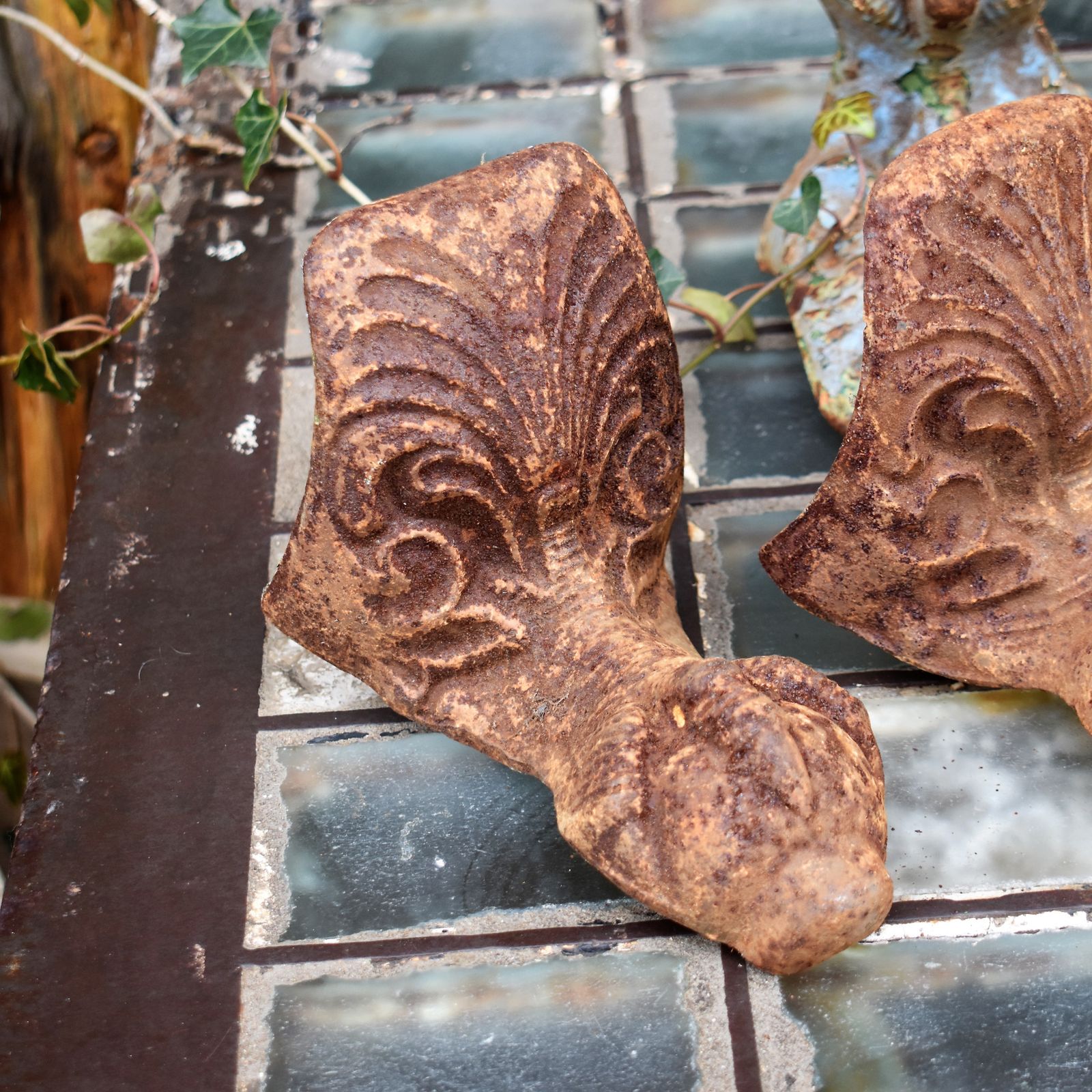Antique Victorian Original Cast Iron Claw And Ball Feet Salvaged Roll Top Bath photo vinterior