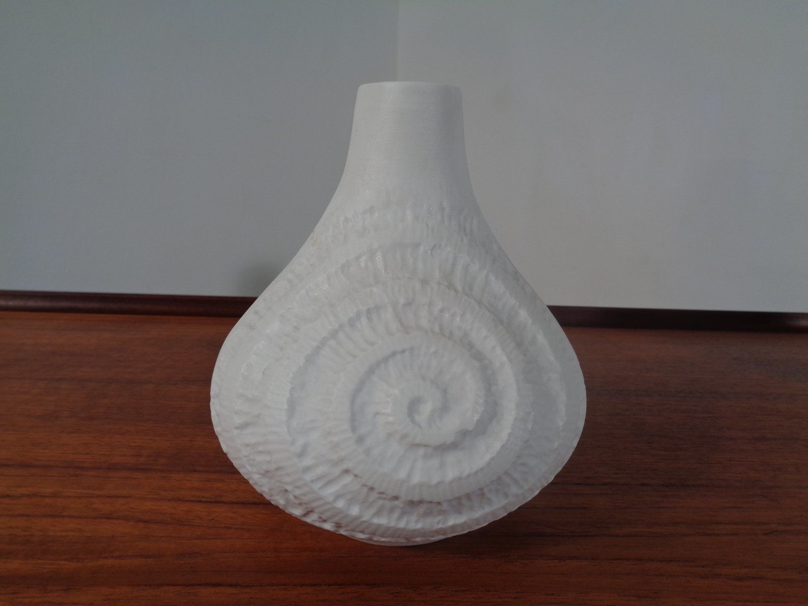 photo vinterior Mid Century Op Art Vases From Royal Kpm, 1960s, Set Of 3