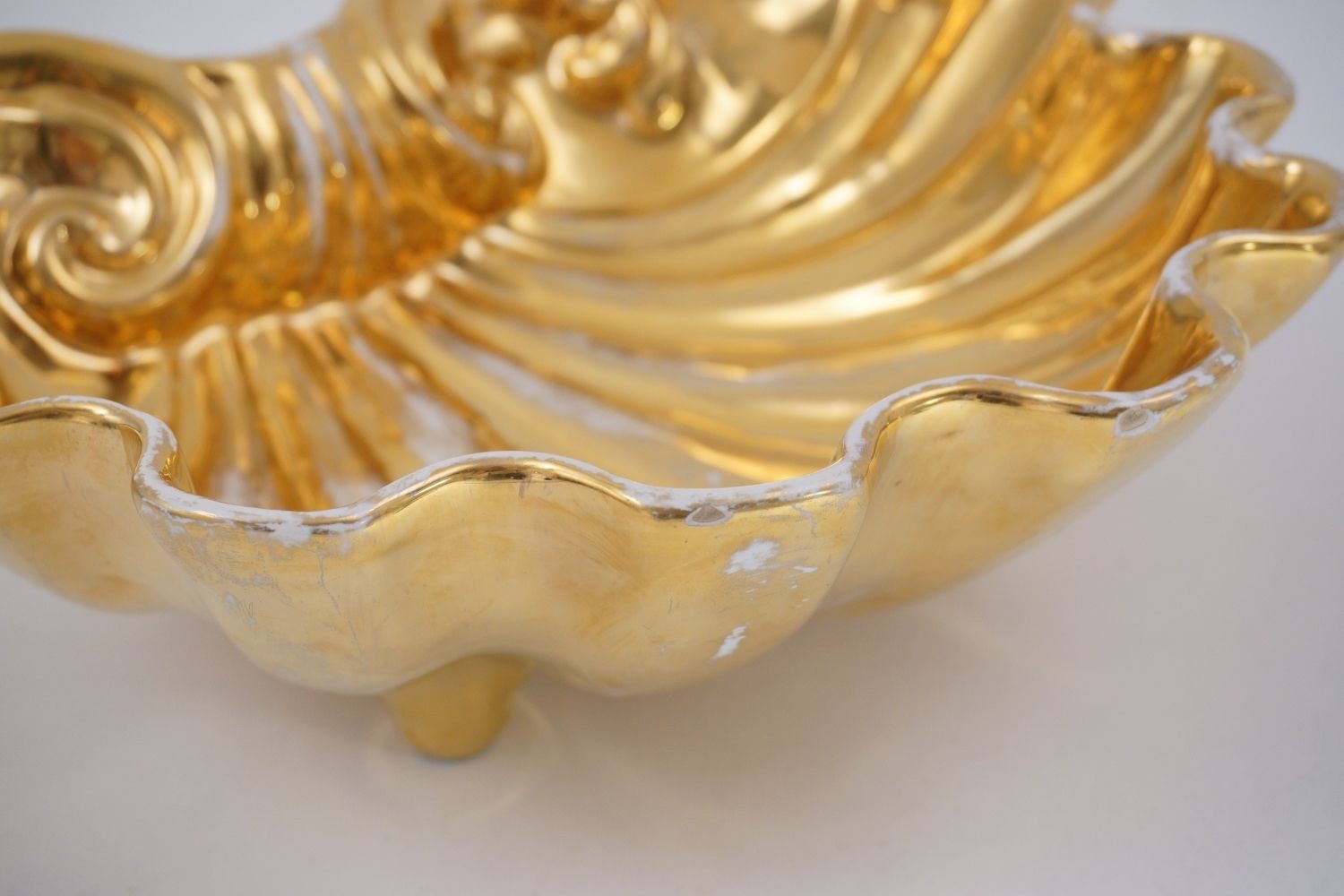 photo for sale Antique Fabbrica Ferniani Faenza 36.5cm Shell Majolica Bowl, Gold, 1800`s Ca, Italian