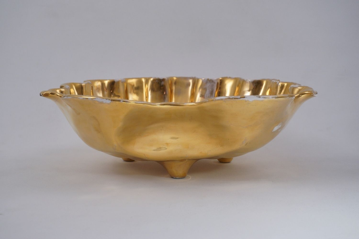 390.0 Antique Fabbrica Ferniani Faenza 36.5cm Shell Majolica Bowl, Gold, 1800`s Ca, Italian photo
